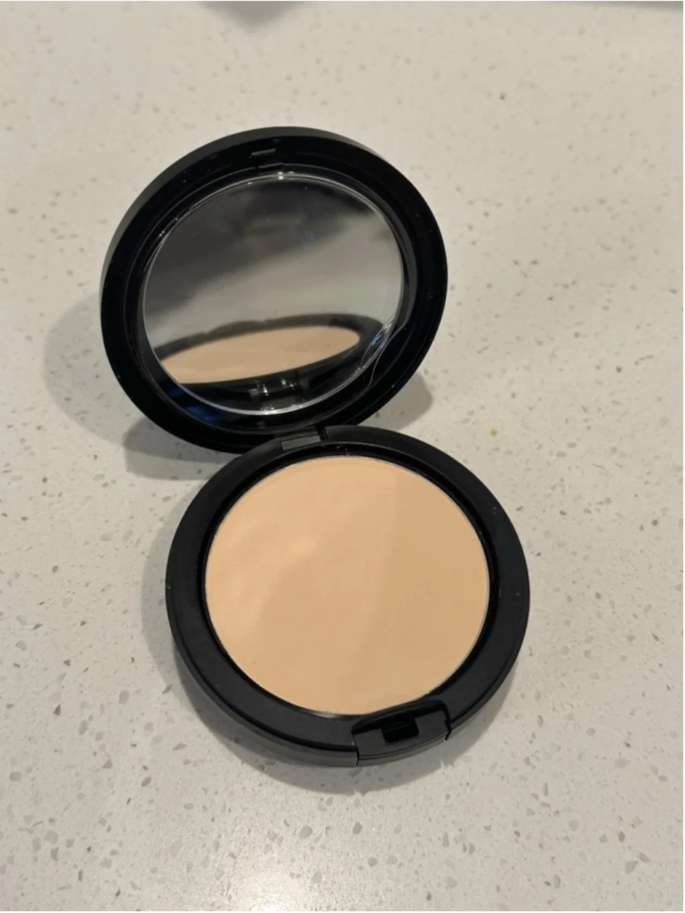 MAC Studio Fix Powder Plus Foundation | NC10 | NWOB | COMPACT BROKEN